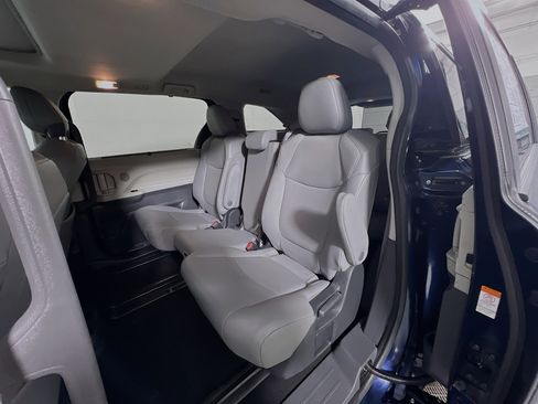 Used 2024 Toyota Sienna XLE image 29