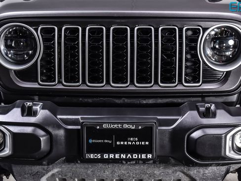 Used 2025 Jeep Wrangler Unlimited Sahara w/ Safety Group image 9