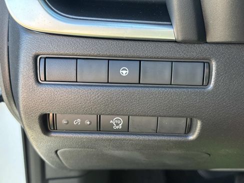 Used 2023 Nissan Rogue SV FWD image 21