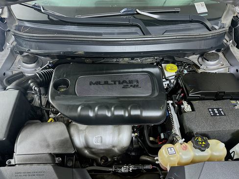 Used 2019 Jeep Cherokee Latitude Plus w/ Cold Weather Group image 31