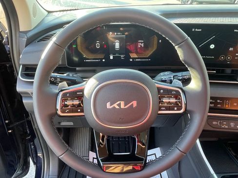 New 2026 Kia Carnival EX FWD image 13