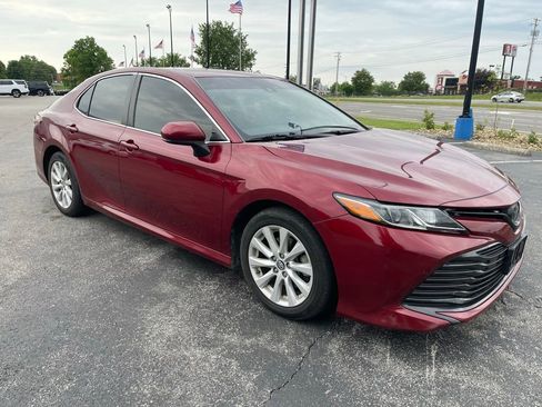 Used 2018 Toyota Camry LE FWD image 2