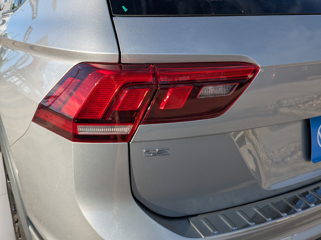 Certified 2023 Volkswagen Tiguan SE R-Line FWD image 8