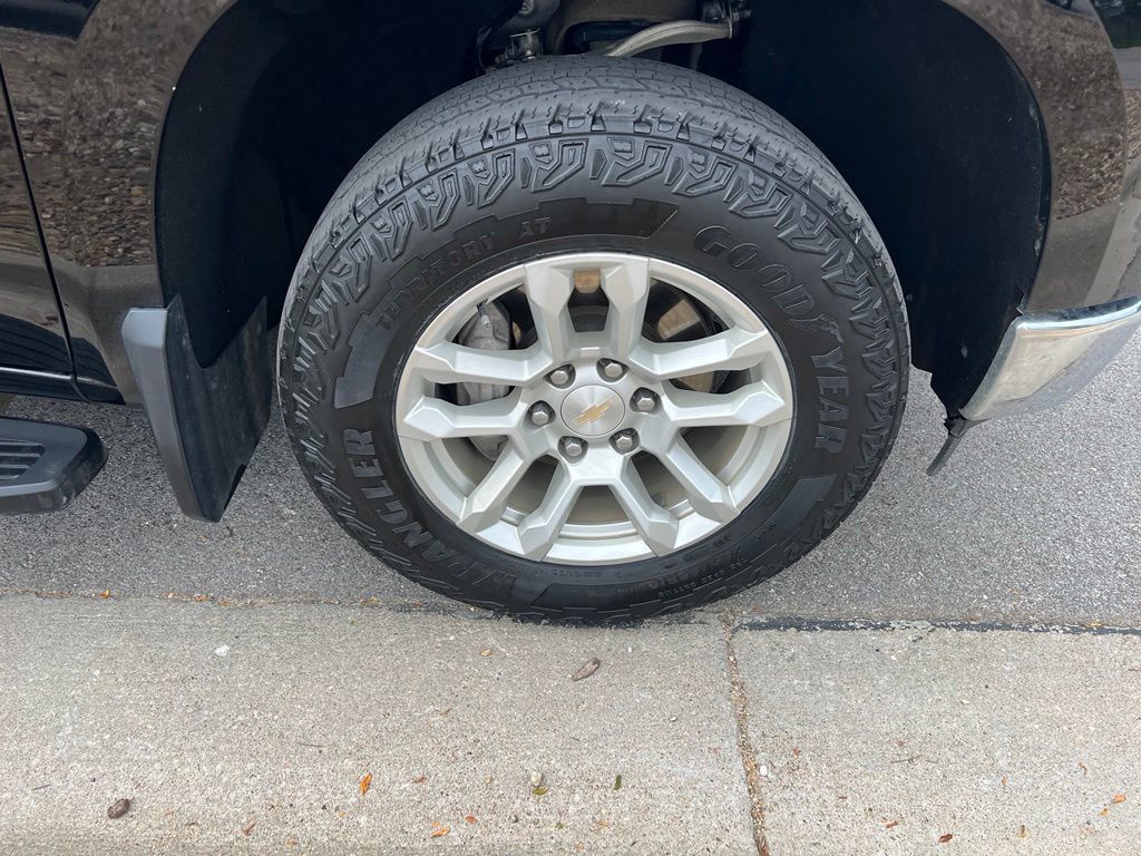 Used 2024 Chevrolet Silverado 1500 LT AWD/4WD image 12
