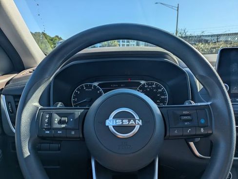 Used 2023 Nissan Rogue SV FWD image 27