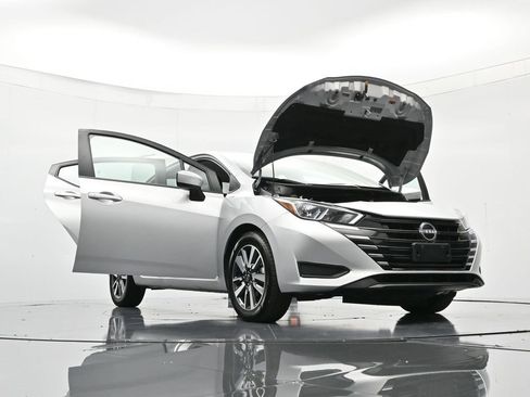 Used 2023 Nissan Versa SV image 46