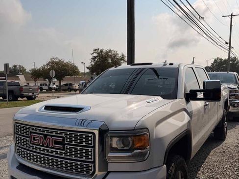 Used 2018 GMC Sierra 3500 Denali w/ Duramax Plus Package AWD/4WD image 2