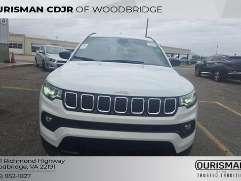 Used 2024 Jeep Compass Latitude w/ Sun and Sound Group image 2
