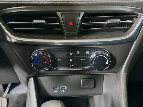 Used 2024 Buick Encore GX Preferred image 23