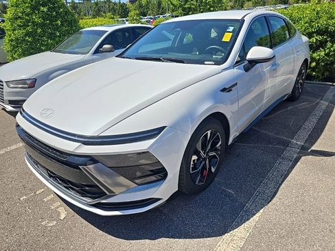 Certified 2025 Hyundai Sonata SEL AWD/4WD image 4