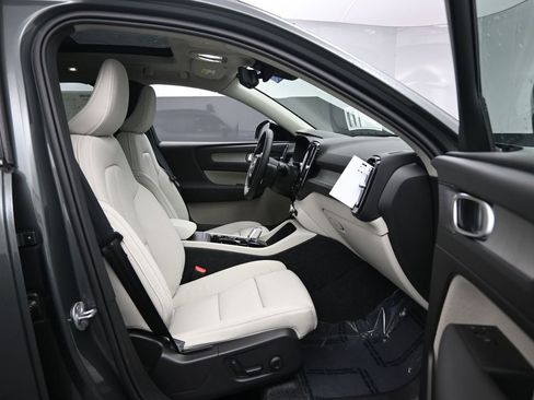New 2026 Volvo XC40 B5 Ultra w/ Climate Package image 27