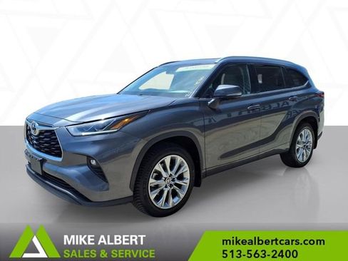 Used 2022 Toyota Highlander Limited AWD/4WD image 3