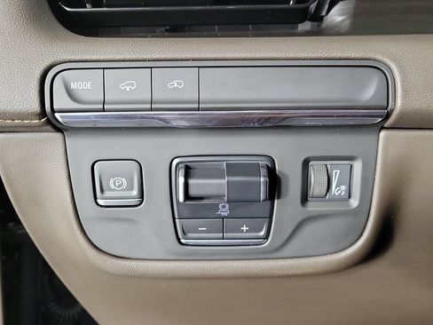 Used 2023 Cadillac Escalade Premium Luxury w/ Performance Package RWD image 32