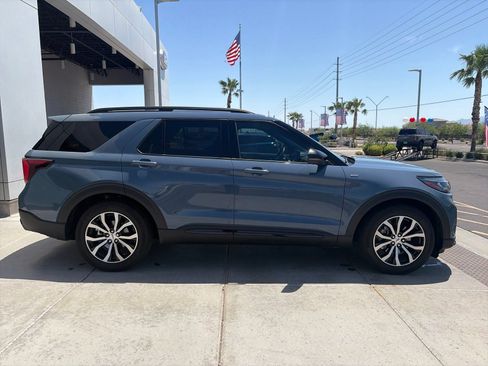 Used 2025 Ford Explorer ST-Line w/ Premium Package RWD image 6