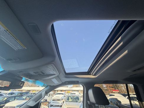 Used 2018 Chevrolet Suburban LT image 17