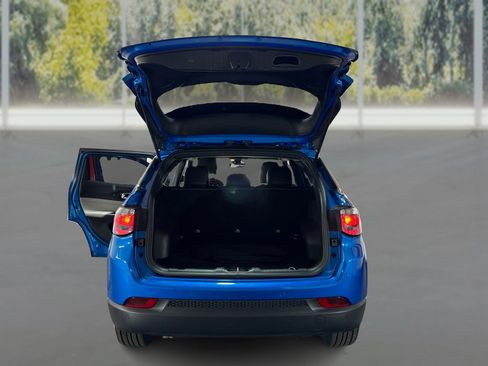 Used 2025 Jeep Compass Limited AWD/4WD image 12