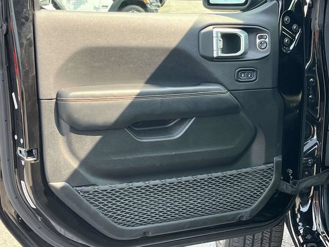 Used 2025 Jeep Wrangler Unlimited Sahara AWD/4WD image 14