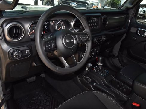 Used 2023 Jeep Gladiator Sport image 33