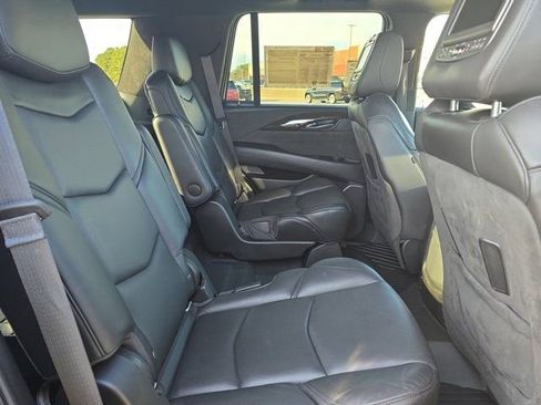 Used 2018 Cadillac Escalade Platinum image 11