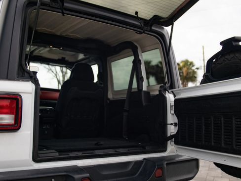 Used 2021 Jeep Wrangler Rubicon AWD/4WD image 14