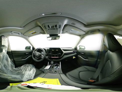 New 2026 Toyota Highlander XLE image 33