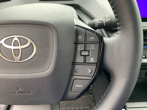 Used 2025 Toyota Prius Limited FWD image 30