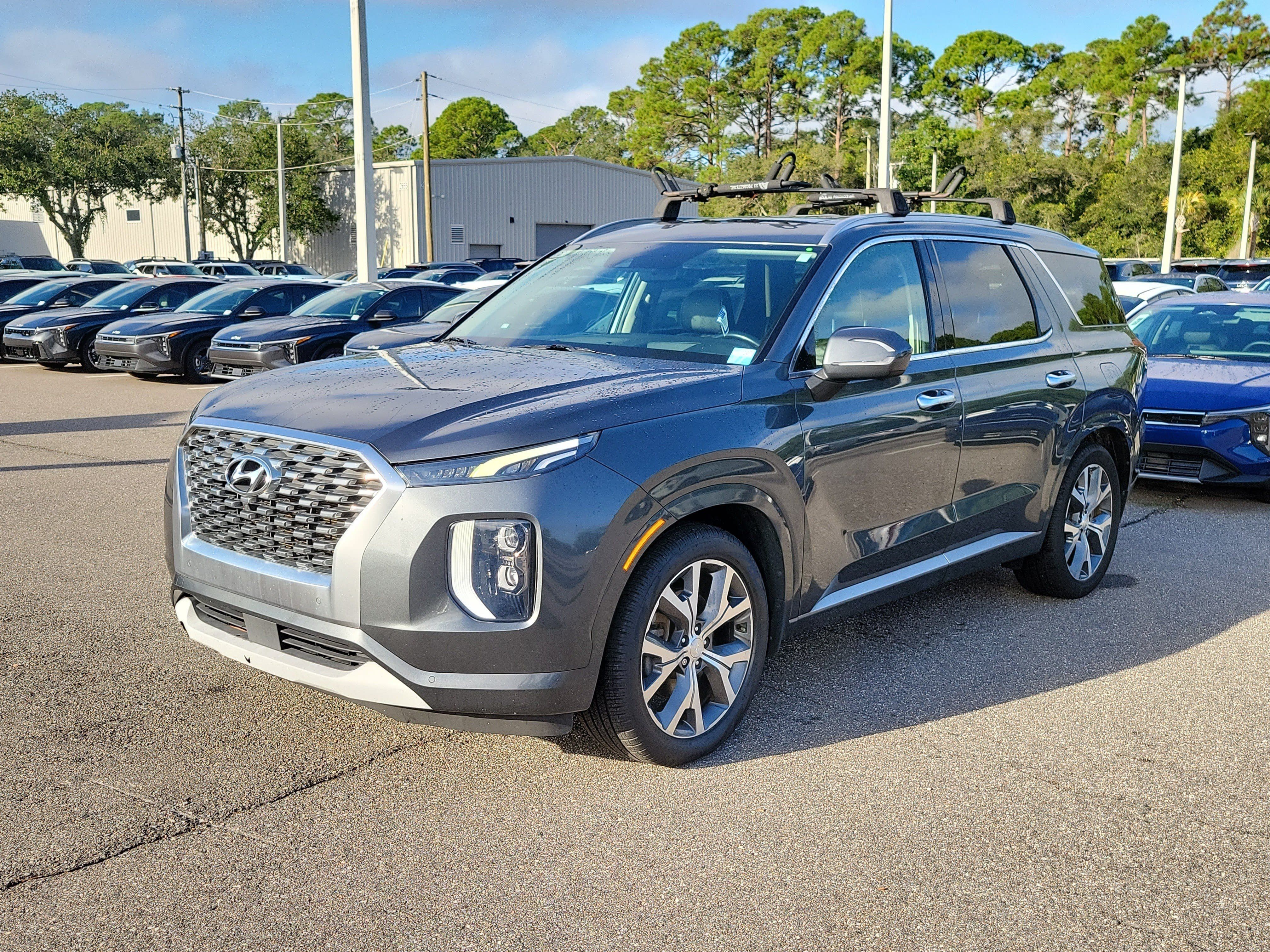Used 2022 Hyundai Palisade Limited w/ Cargo Package FWD image 3