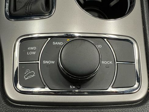 Used 2022 Jeep Grand Cherokee Limited AWD/4WD image 23