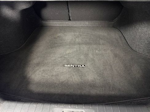 Used 2025 Nissan Sentra SR FWD image 21
