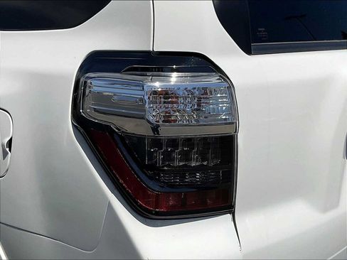 Used 2021 Toyota 4Runner TRD Off-Road Premium w/ Wilderness Package (TMS) AWD/4WD image 29