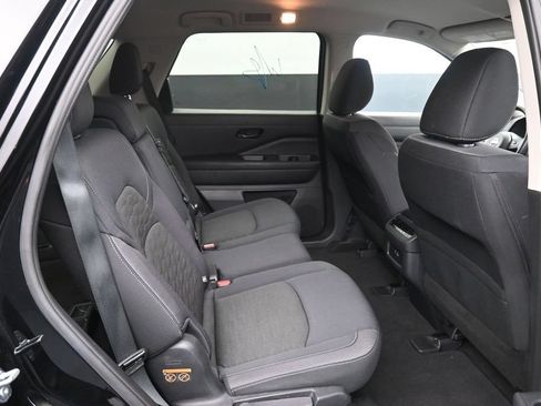 Used 2025 Nissan Pathfinder SV FWD image 13
