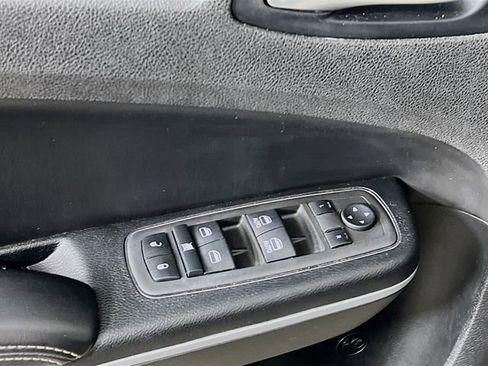 Used 2022 Chrysler 300 S image 9