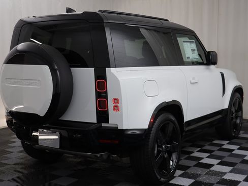 New 2025 Land Rover Defender 90 X-Dynamic SE image 19