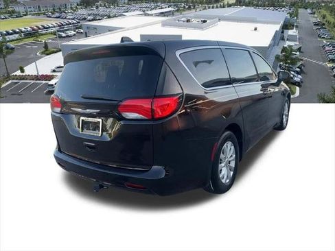 Certified 2017 Chrysler Pacifica Touring w/ Tire & Wheel Group FWD image 22