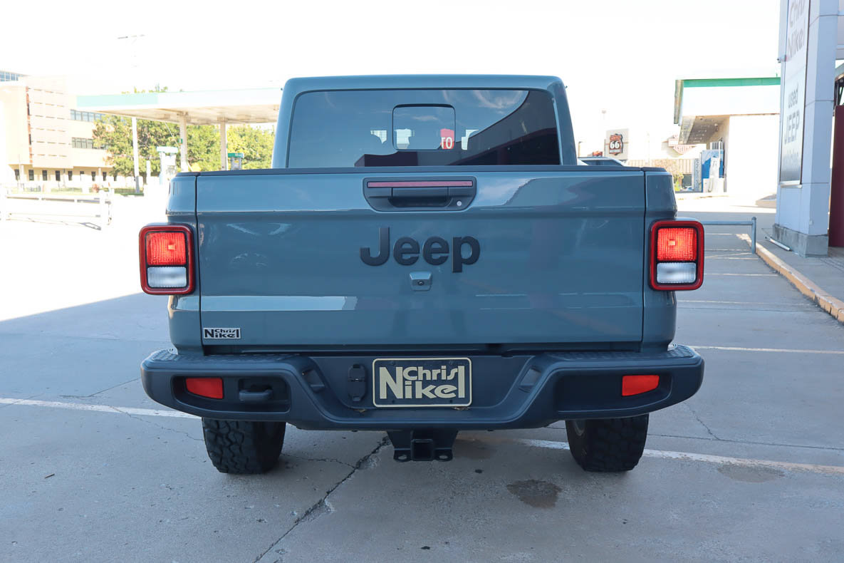 Used 2025 Jeep Gladiator Mojave AWD/4WD image 13