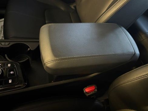 Used 2025 Kia Sportage EX FWD image 29