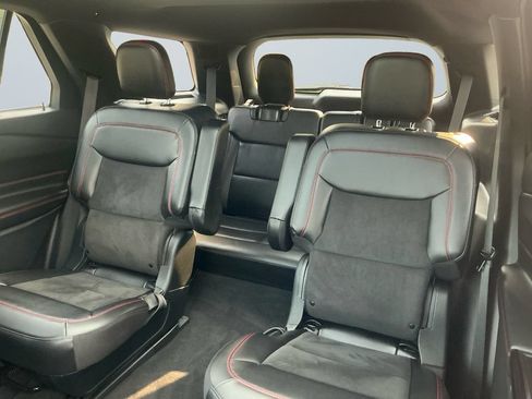 Used 2022 Ford Explorer ST-Line w/ Class IV Trailer Tow Package AWD/4WD image 14