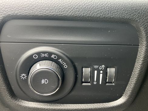 Used 2023 Jeep Grand Cherokee L Limited w/ Black Appearance Package image 22