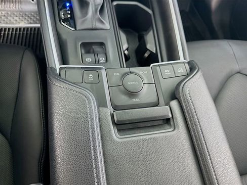 Used 2025 Toyota Grand Highlander AWD Hybrid image 21