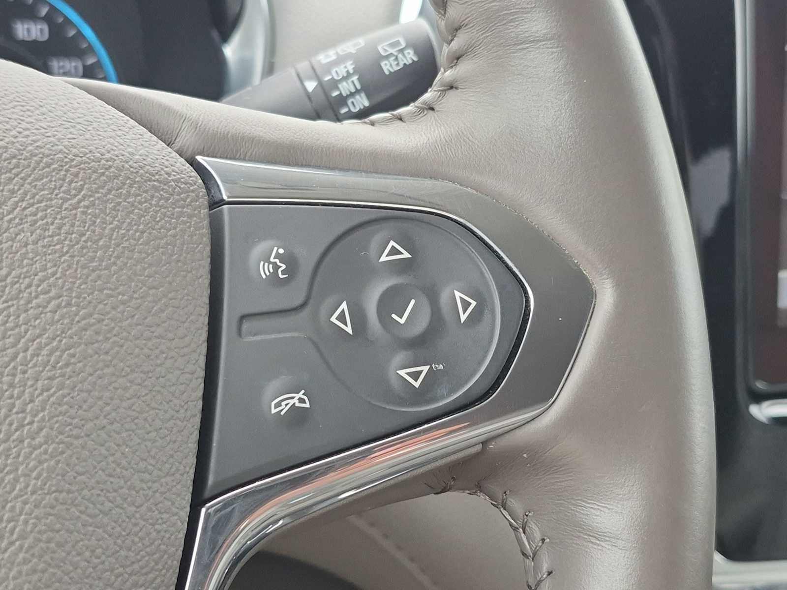 Used 2018 Chevrolet Traverse LT w/ LPO, Floor Liner Package FWD image 24