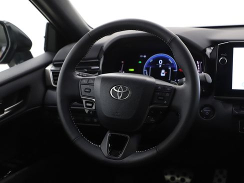 Used 2026 Toyota Camry SE w/ Multimedia Upgrade Package image 14