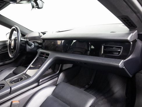 Used 2022 Porsche Taycan image 17