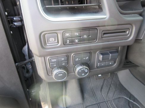 Certified 2024 Chevrolet Tahoe LT w/ Luxury Package AWD/4WD image 10