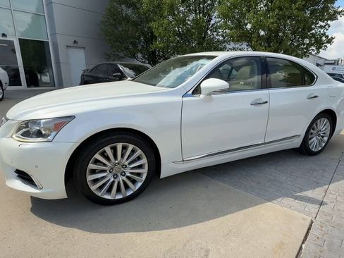 Used 2015 Lexus LS 460 AWD w/ Comfort Package image 4