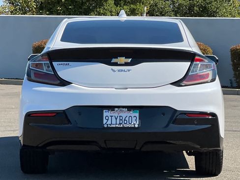 Used 2017 Chevrolet Volt Premier w/ Driver Confidence II Package FWD image 8