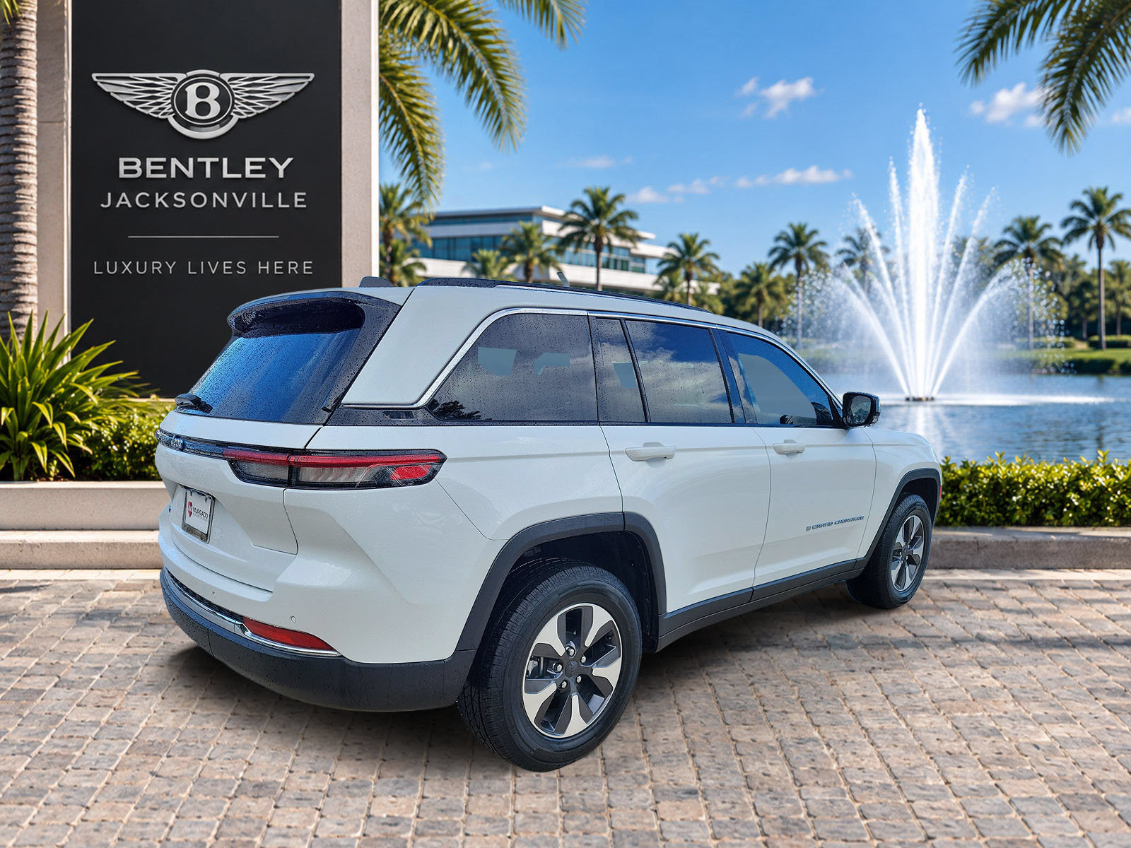 Used 2023 Jeep Grand Cherokee 4WD 4xe image 5
