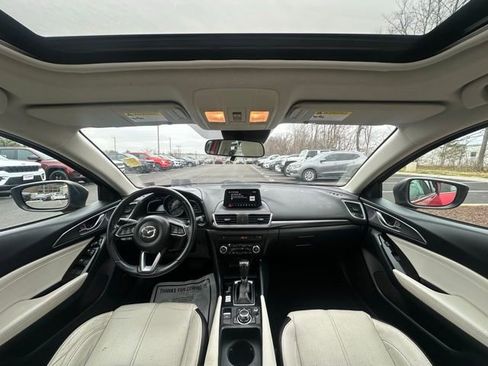 Used 2017 MAZDA MAZDA3 Grand Touring image 2