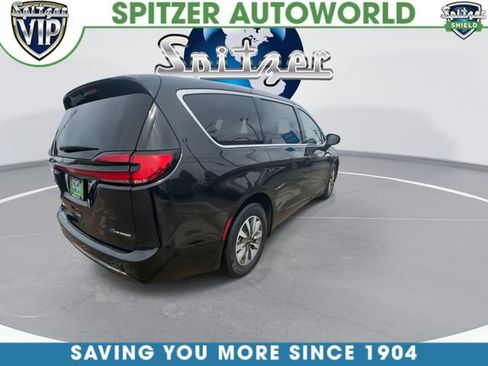 Used 2023 Chrysler Pacifica Touring-L FWD image 9