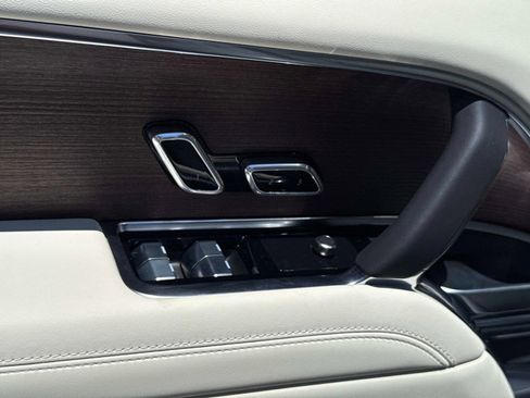 New 2026 Land Rover Range Rover Long Wheelbase SE AWD/4WD image 19