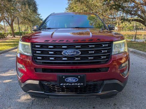 Used 2017 Ford Explorer XLT w/ Equipment Group 202A image 2